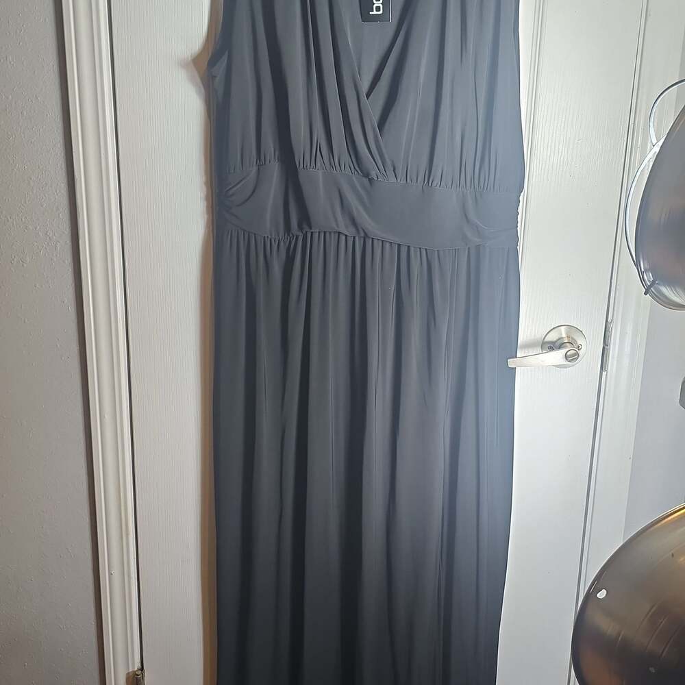 NWT boohoo Plus Size V-Neck Sleeveless Ruched Waist Maxi Dress in Black - US 20